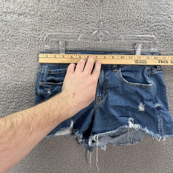 Old Navy Shorts Womens 2 Blue Boyfriend Cut Off Distressed Denim Preppy Casual - Picture 3 of 9